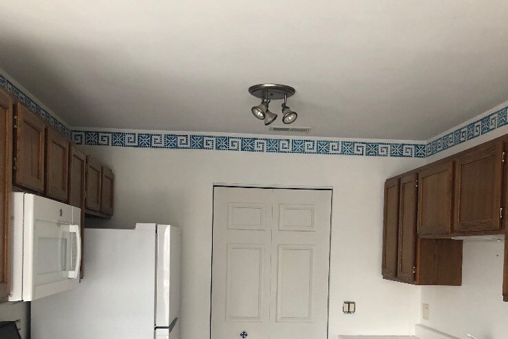 Building Photo - 320 Crestview Dr