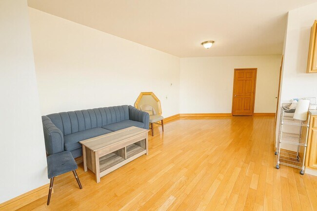 Building Photo - 549 West Side Ave