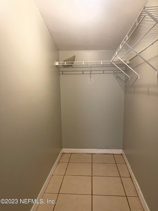 Building Photo - 5467 Windermere Dr