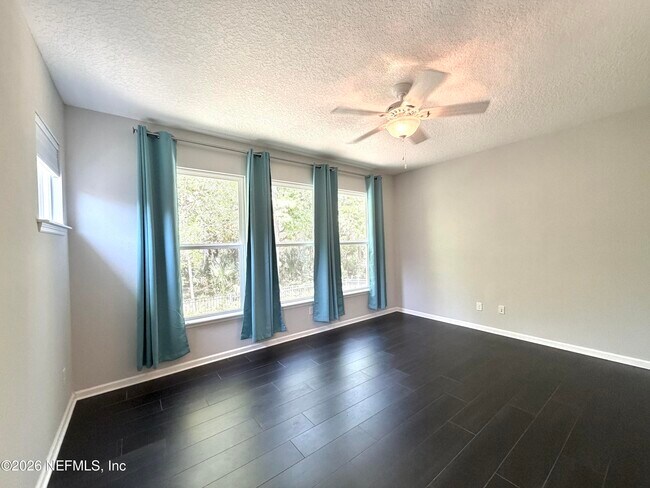 Building Photo - 197 Spring Park Ave