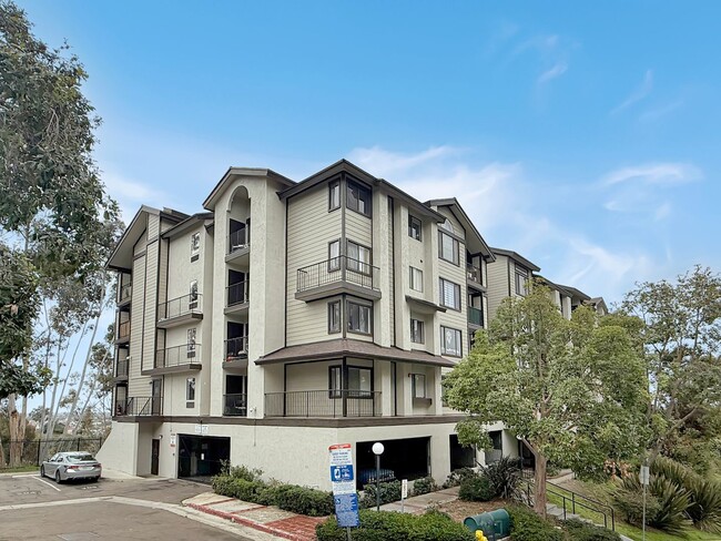 Primary Photo - Gorgeous 1B/1BA Condo in Redwood Village f...