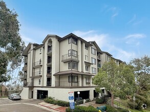 Building Photo - Gorgeous 1B/1BA Condo in Redwood Village f...