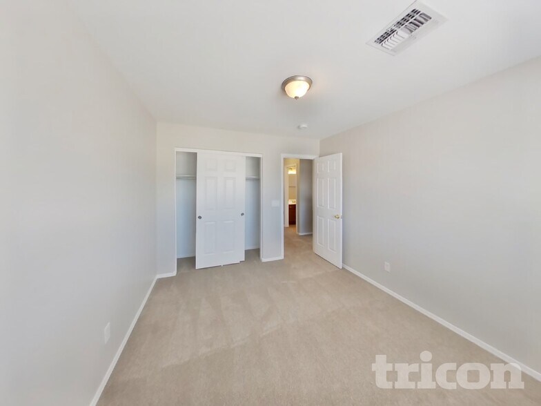 Building Photo - 377 E Maddison St