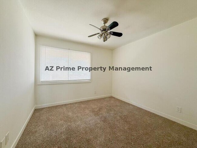 Building Photo - 4440 W Solano Dr N