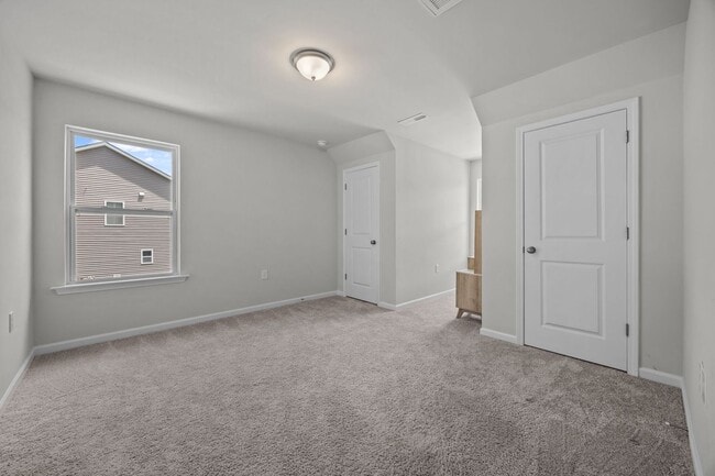 Building Photo - 200 Beacon Hl Rd