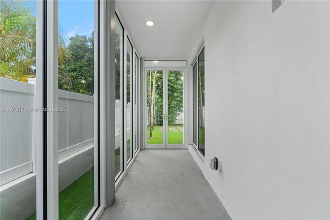 Building Photo - 5734 Buchanan St