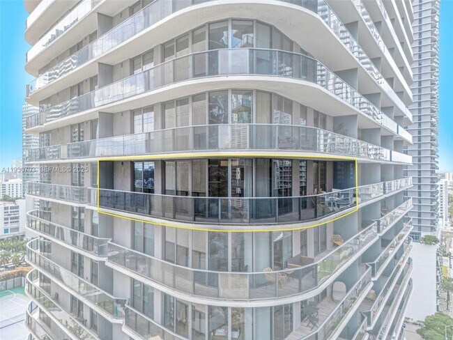 Building Photo - 801 S Miami Ave