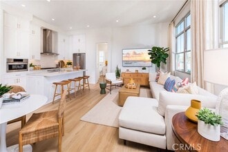 Building Photo - 126 Sunnyside