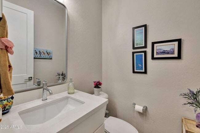 Building Photo - 1336 E Sierra Vis Dr
