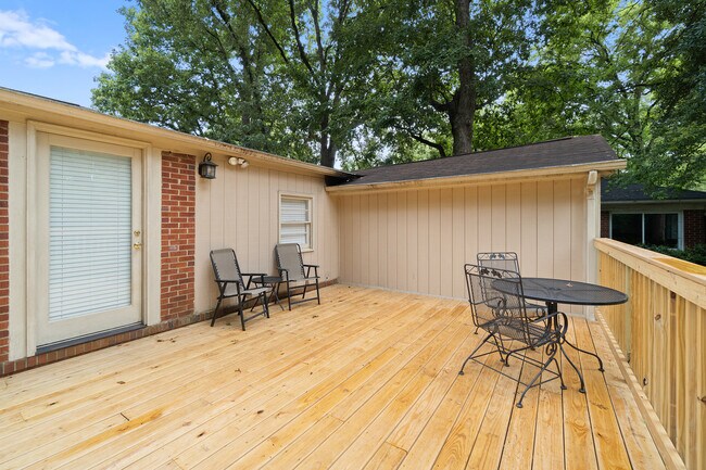 Building Photo - 821 Mohigan St