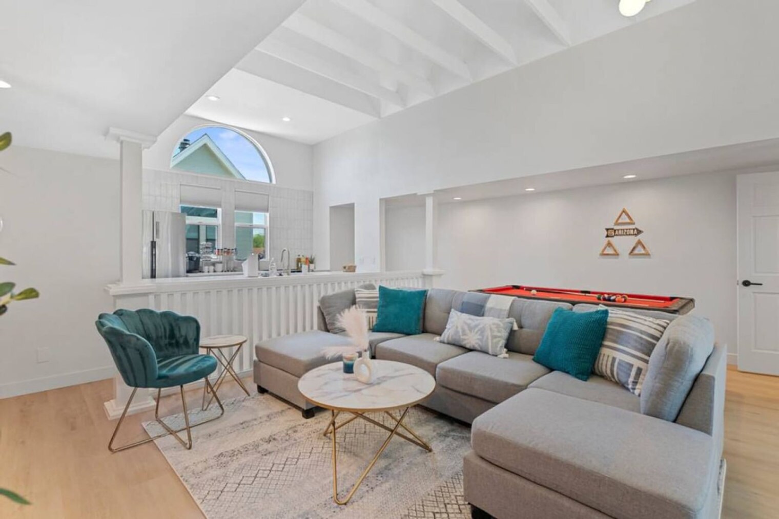 Building Photo - 909 E Camelback Rd