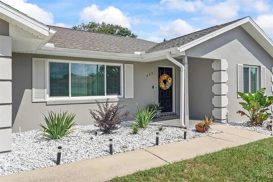 Building Photo - 755 Fairlawn Dr