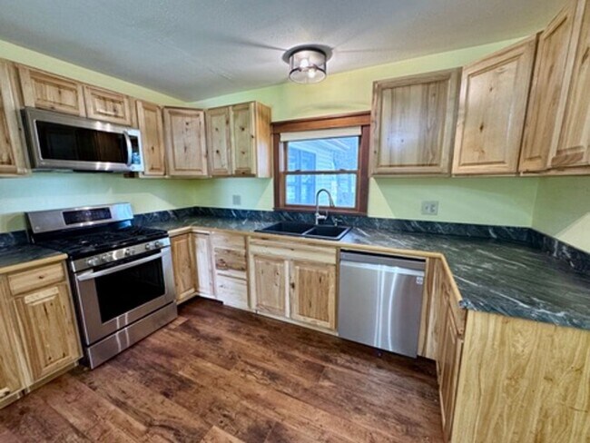 Building Photo - 3-Bedroom Country Home on Nearly 5 Acres with Detached Garage