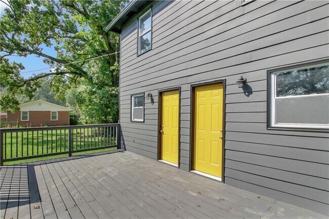 Building Photo - 551 Valley Hill Rd SE