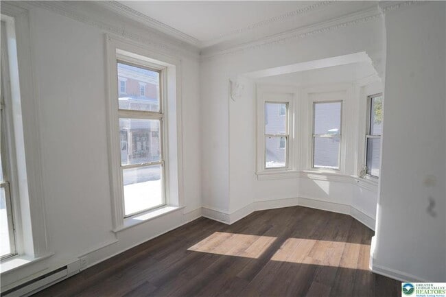 Building Photo - 350 Main St