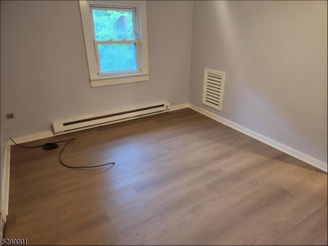 Building Photo - 72 Glenwood Mt Rd