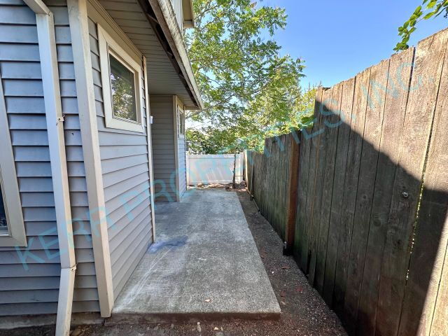 Building Photo - Spacious 3-Bed Oasis with 1.5 Baths in Portland – Your Next Home Awaits!