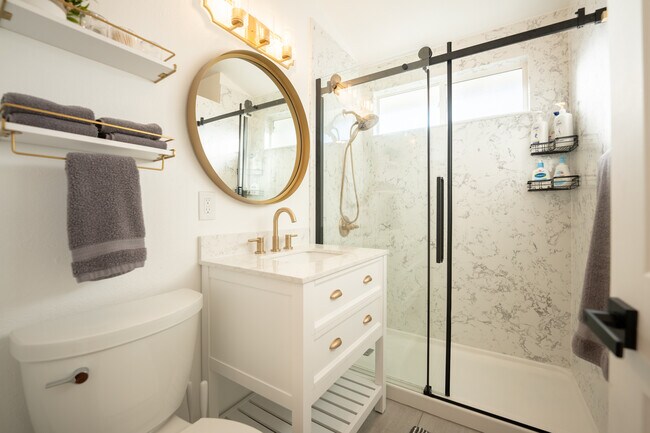 Bathroom 1 full view. - 9962 Pacific Ave