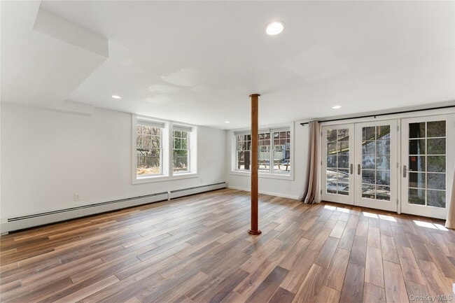 Building Photo - 92 Pocantico St