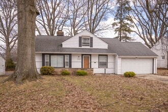 Building Photo - Spacious 3 bedroom/2 bath Cleveland Hts single family house!