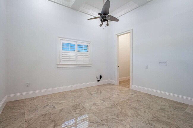 Building Photo - 4/3 Stunning Waterfront home in the heart of Clearwater Beach!