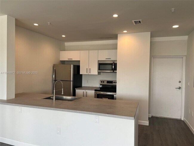 Building Photo - 2311 NW 22nd Ave