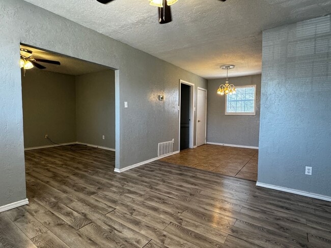 Building Photo - 3417 SW Crestview- Available now!