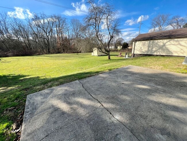 Building Photo - Massive Space! 4 Bedrooms 2 Bathrooms - Cr...