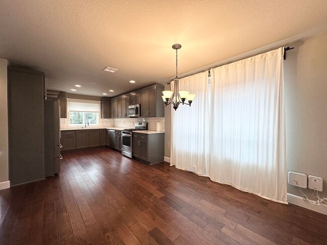 Building Photo - Beautiful Modern Home in N Portland!