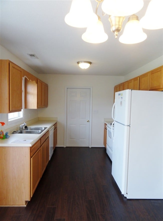 Building Photo - 126 Daphne Dr