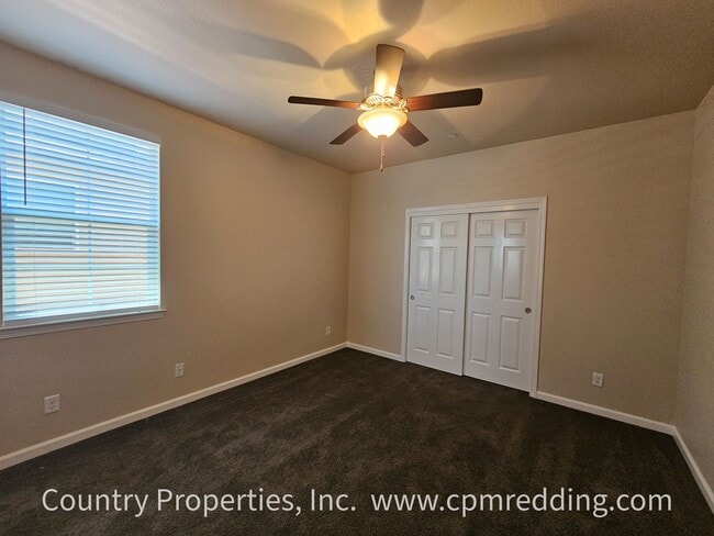 Building Photo - Spacious 5 Bedroom in the Heart of Redding!