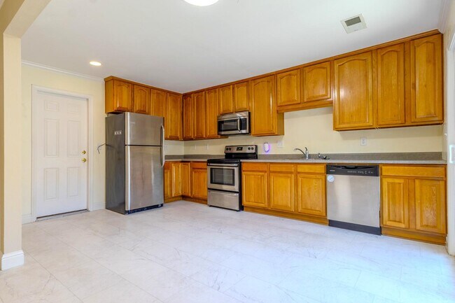 Building Photo - 6522 Maywood Ln