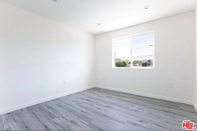 Building Photo - 6817 Bertrand Ave