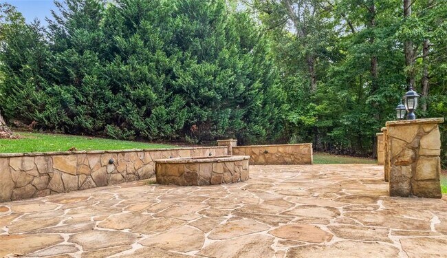 Building Photo - 555 Douthit Ferry Rd