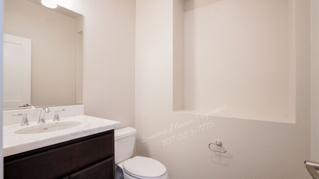 Building Photo - 542 Trisha Ln