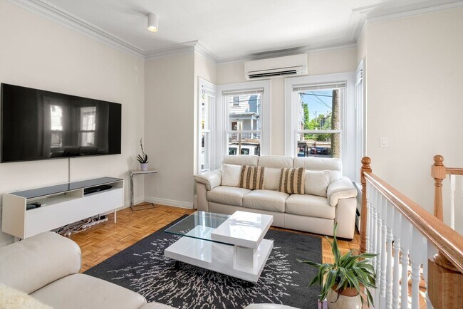 Building Photo - 18 Loring St