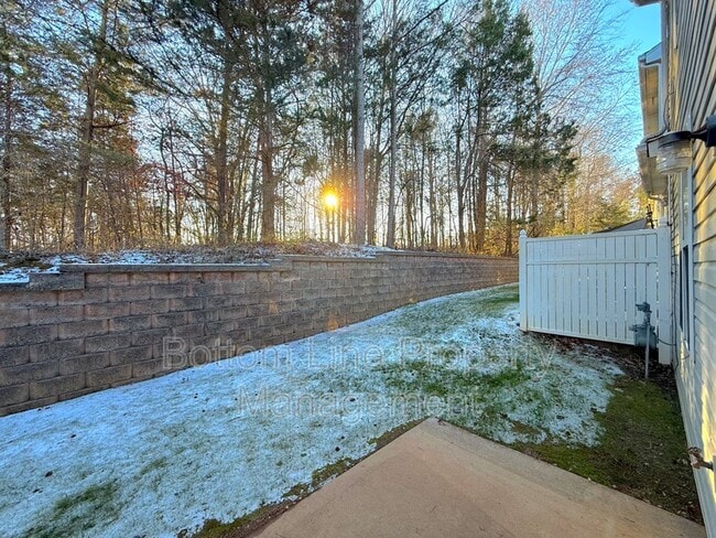 Building Photo - 10965 Princeton Village Dr