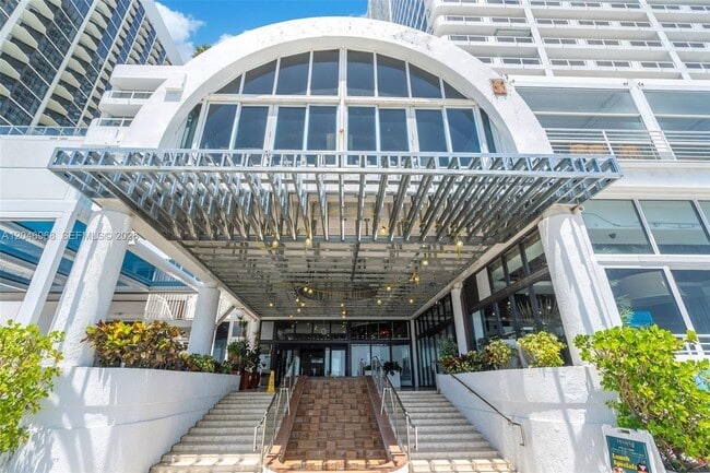 Building Photo - 1717 N Bayshore Dr