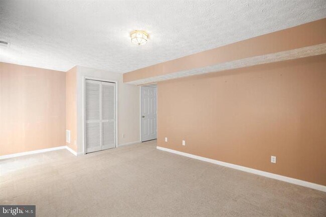 Building Photo - 504 Tolbelt Ct