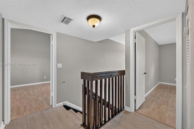 Building Photo - 4848 Grapevine Wy