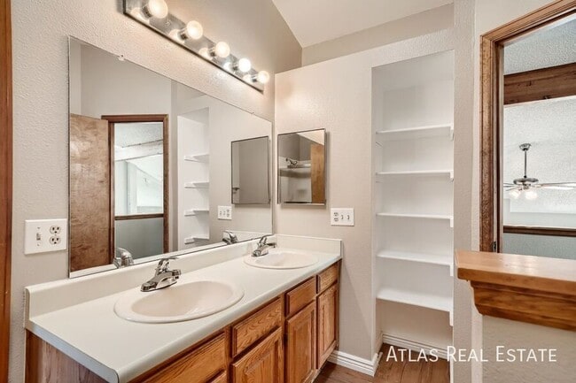 Building Photo - 8465 Freemantle Dr