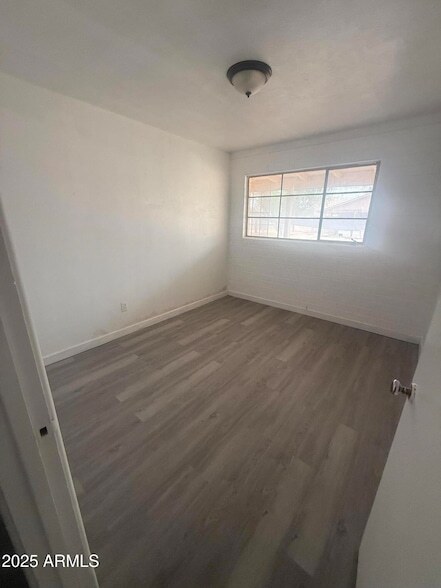 Building Photo - 204 N E St