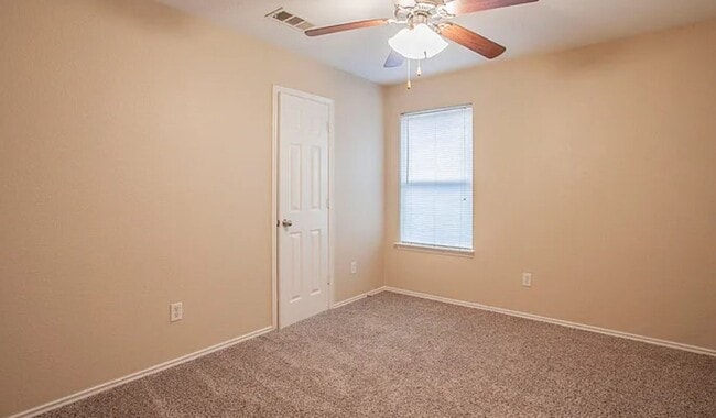 Building Photo - AVAILABLE NOW!