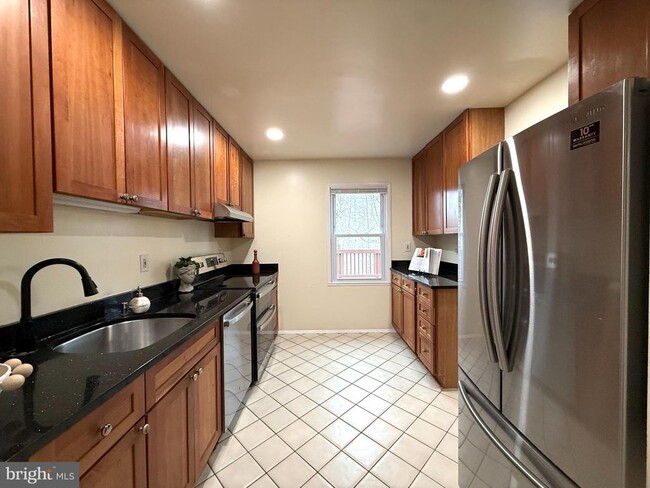 Building Photo - 5278 Lonsdale Dr