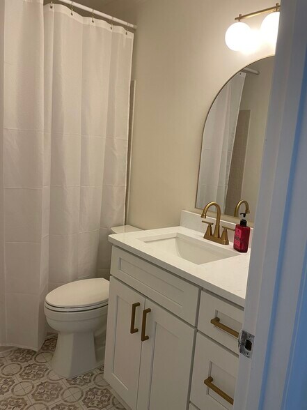 Building Photo - 806 Marsh Cove Pl
