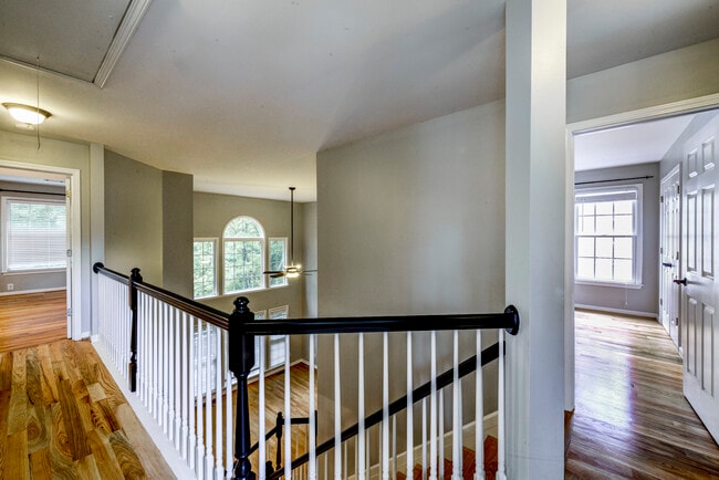 Building Photo - 3627 Chestnut Dr