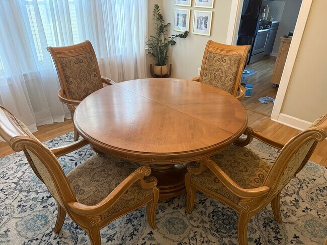 Building Photo - 19 Rose Ave