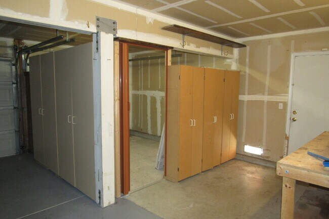 Building Photo - Beautiful 4 Bed/3 Bath Tracy Home with Pool and Fresh Paint