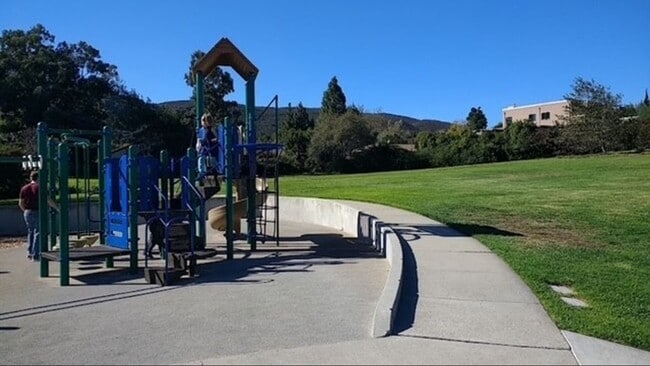 Building Photo - Beautiful Remodeled Home in highly desirable Laguna Lake Neighborhood