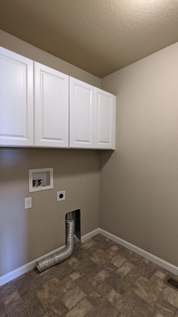 Building Photo - 3 BED/2.5 BATH END UNIT TOWNHOME W/PATIO & 2-CAR GARAGE!